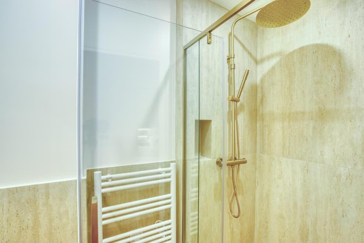Sublime Duplex Avec Salle De Cinema *